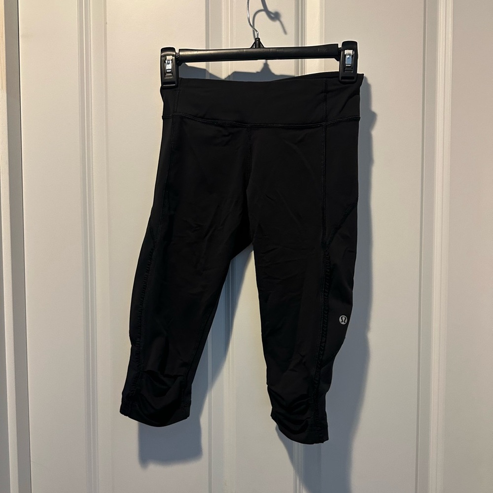 Black Cropped Leggings by Lululemon Athletica Size 4